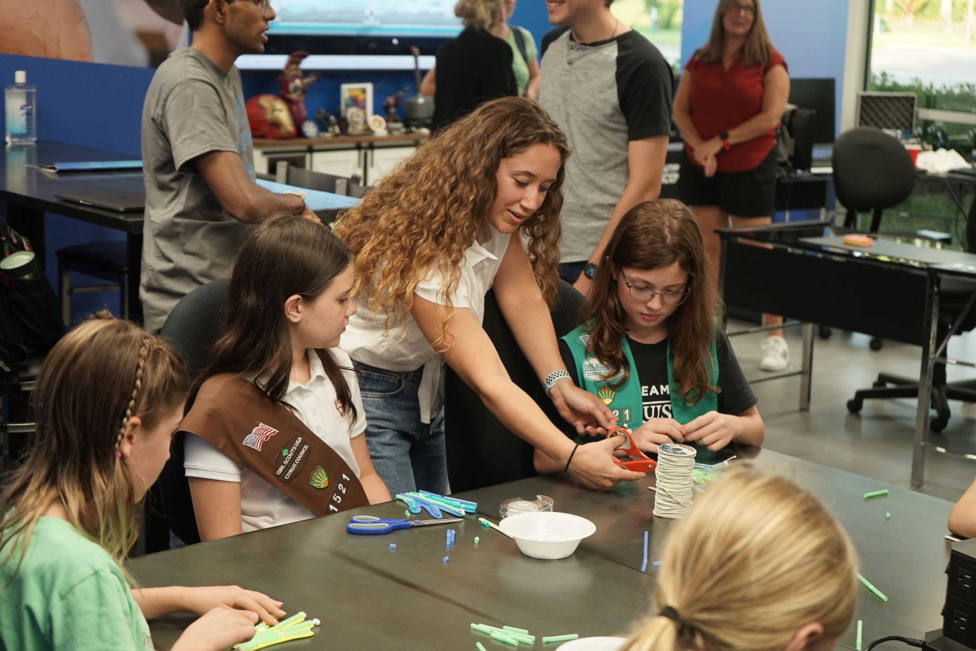 A Limbitless Student Scholar runs an ENGAGE session with younger students